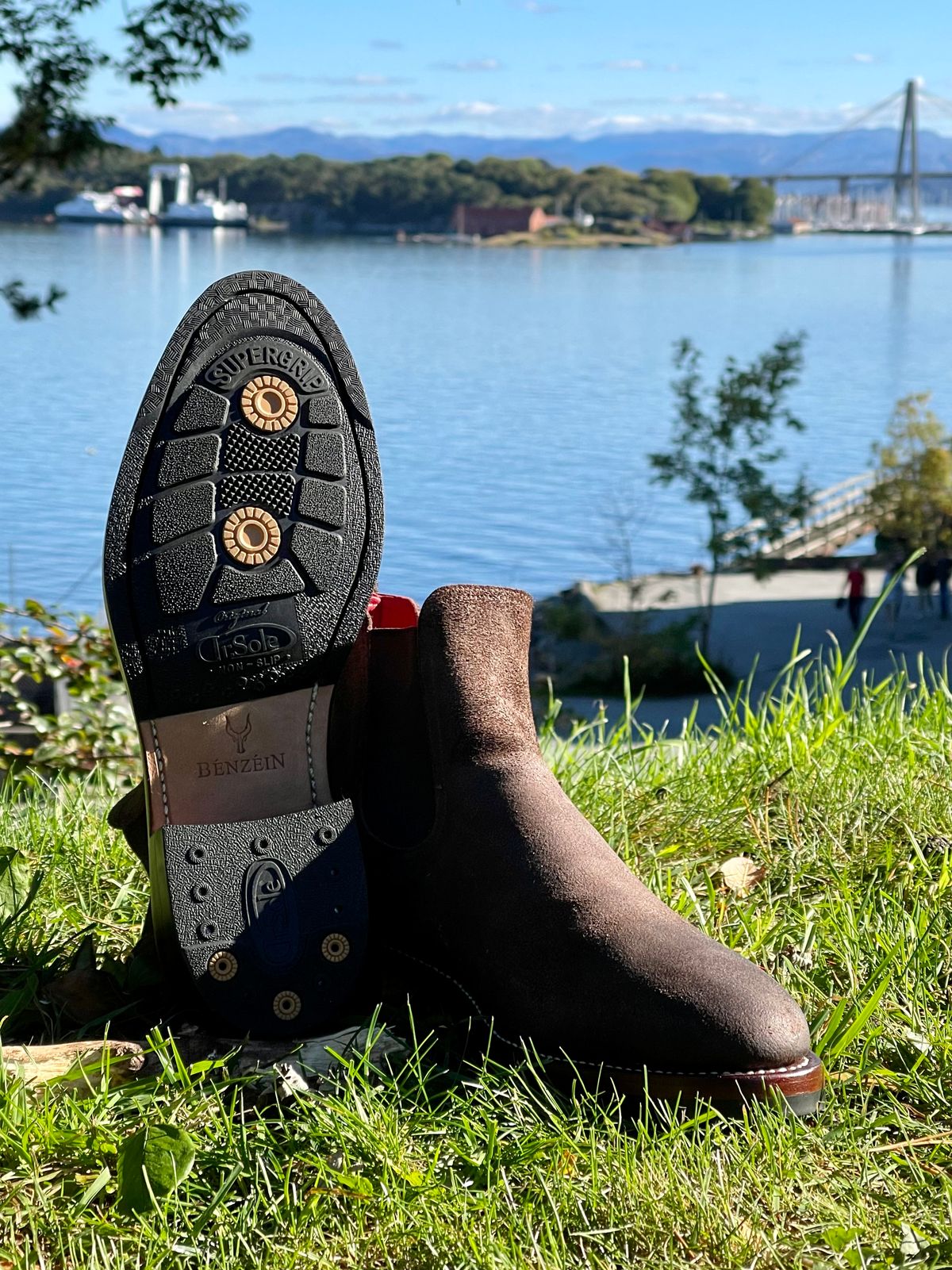 Photo by tillerman on October 3, 2022 of the Benzein The Seventh Chelsea Boot in Indonesian Brown Waxed Flesh.