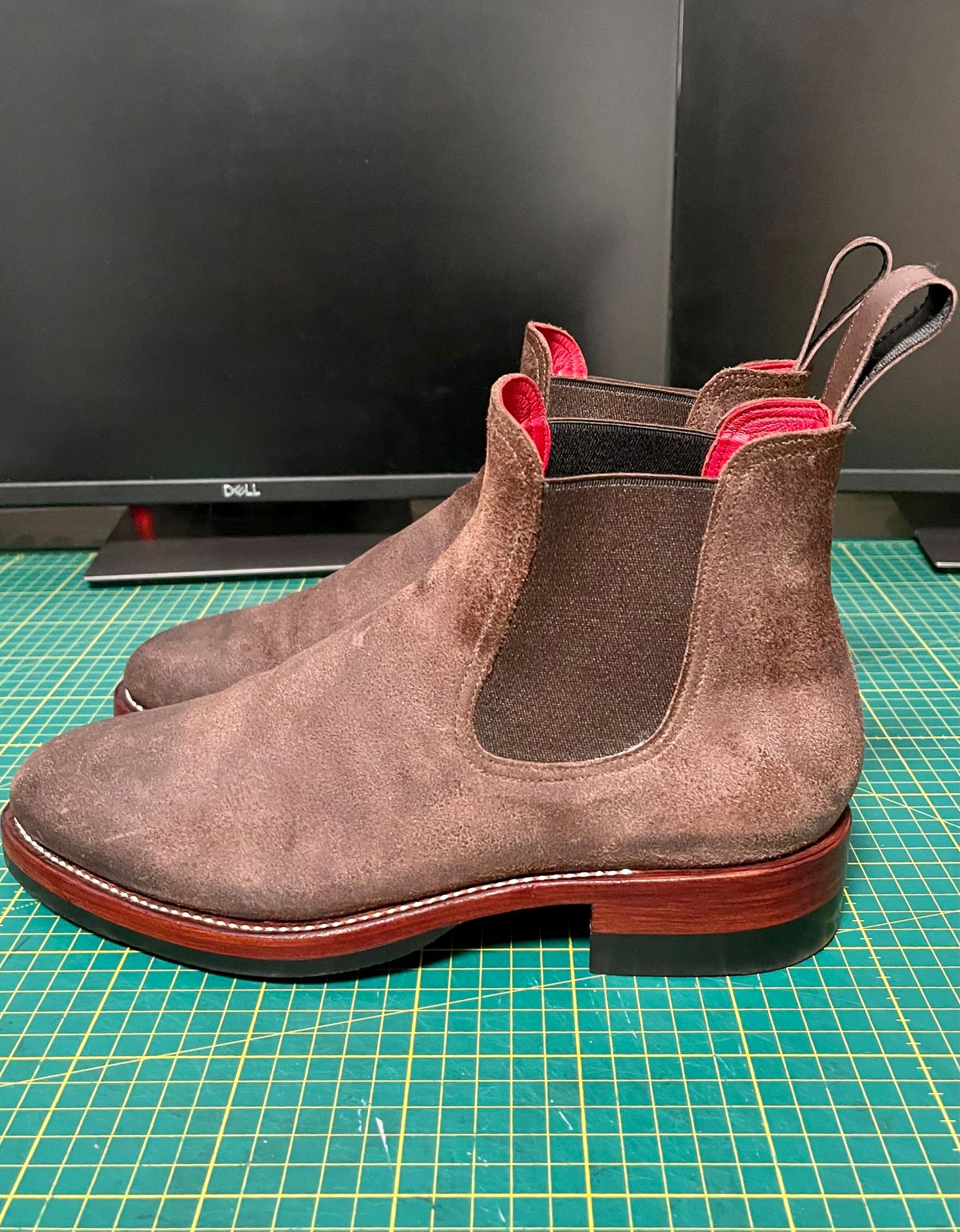 Photo by tillerman on October 3, 2022 of the Benzein The Seventh Chelsea Boot in Indonesian Brown Waxed Flesh.