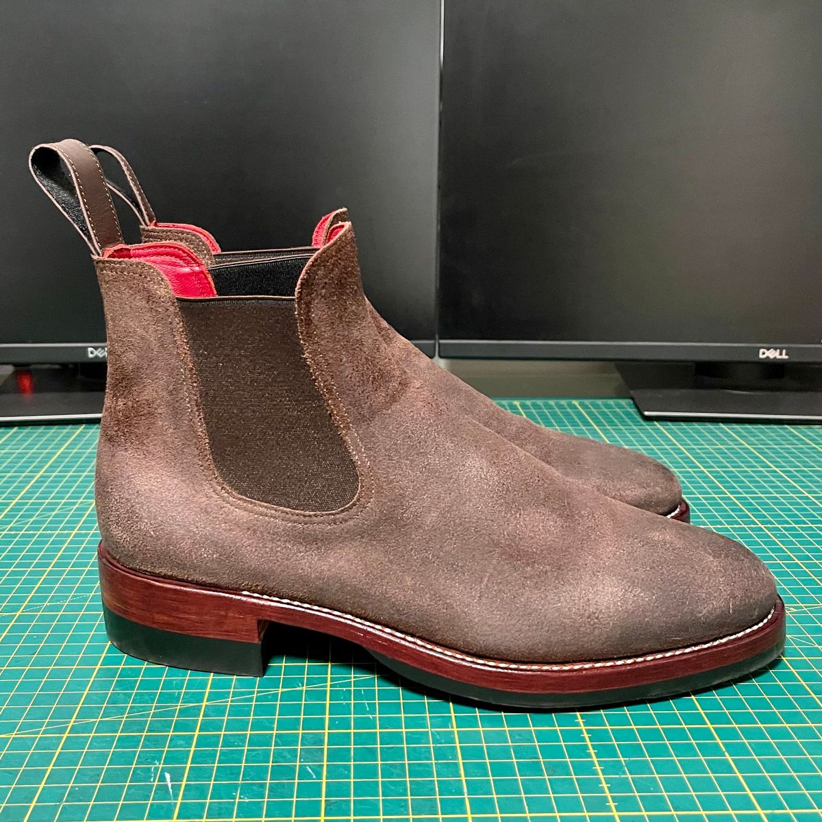 Photo by tillerman on October 3, 2022 of the Benzein The Seventh Chelsea Boot in Indonesian Brown Waxed Flesh.