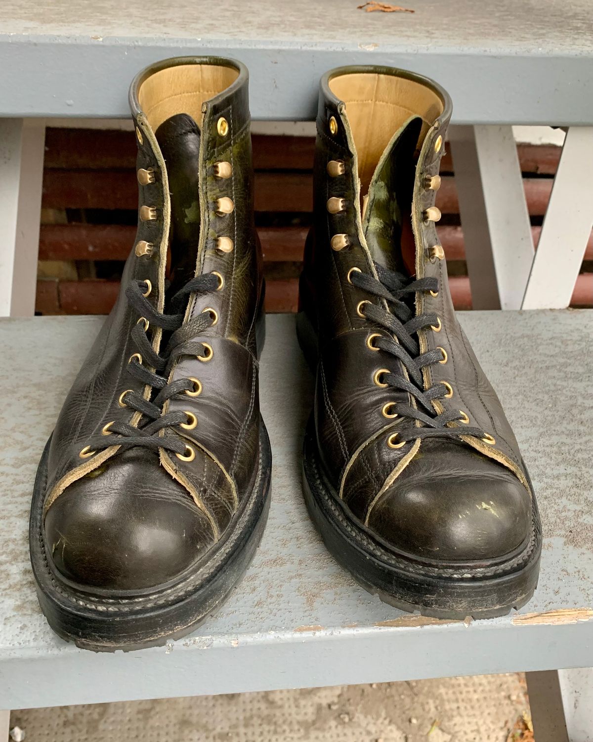 Photo by xavierwt on November 5, 2022 of the Sagara Cordmaster in Badalassi Carlo Oliva Minerva Overdyed Black.
