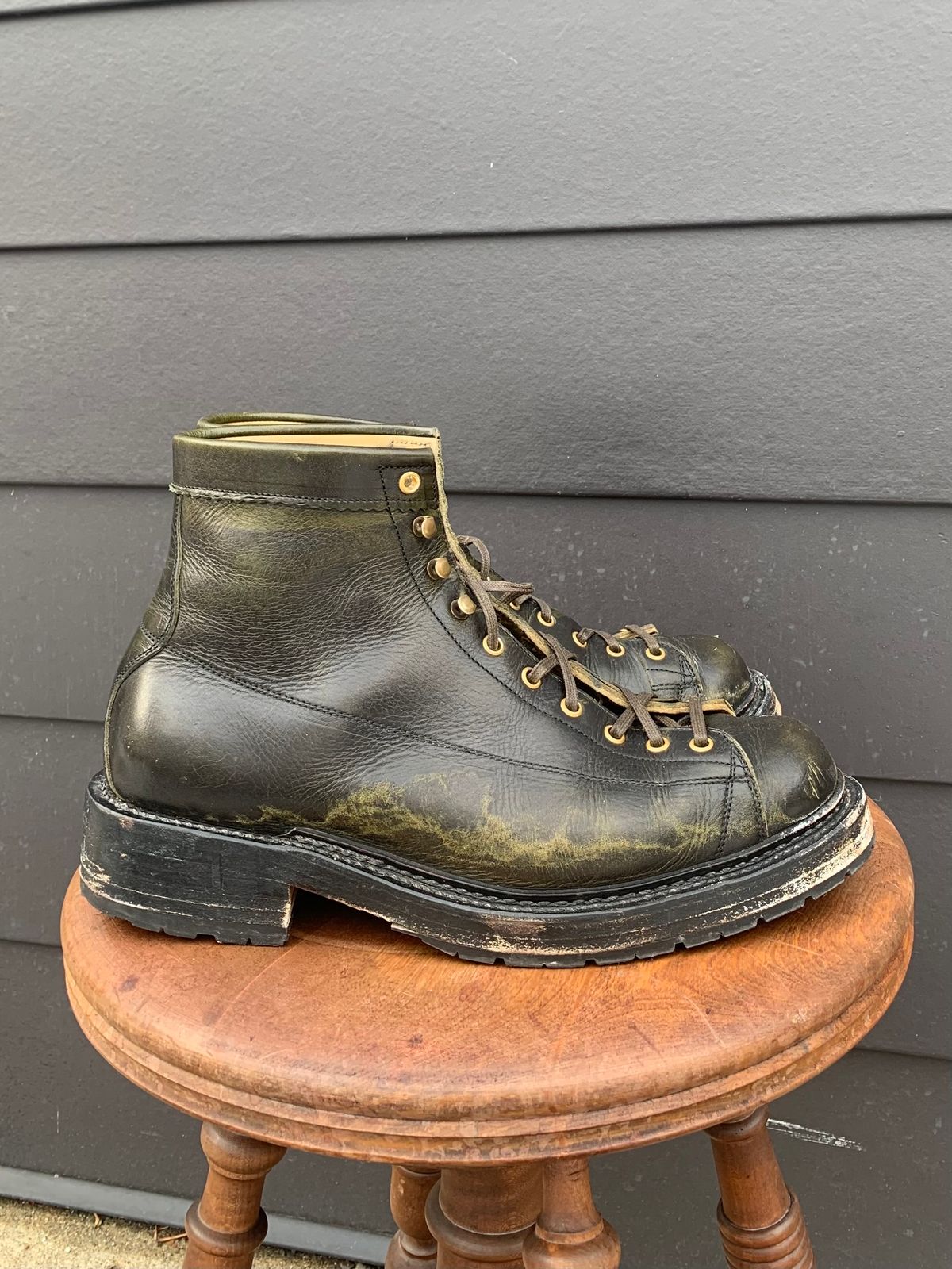 Photo by xavierwt on December 4, 2022 of the Sagara Cordmaster in Badalassi Carlo Oliva Minerva Overdyed Black.