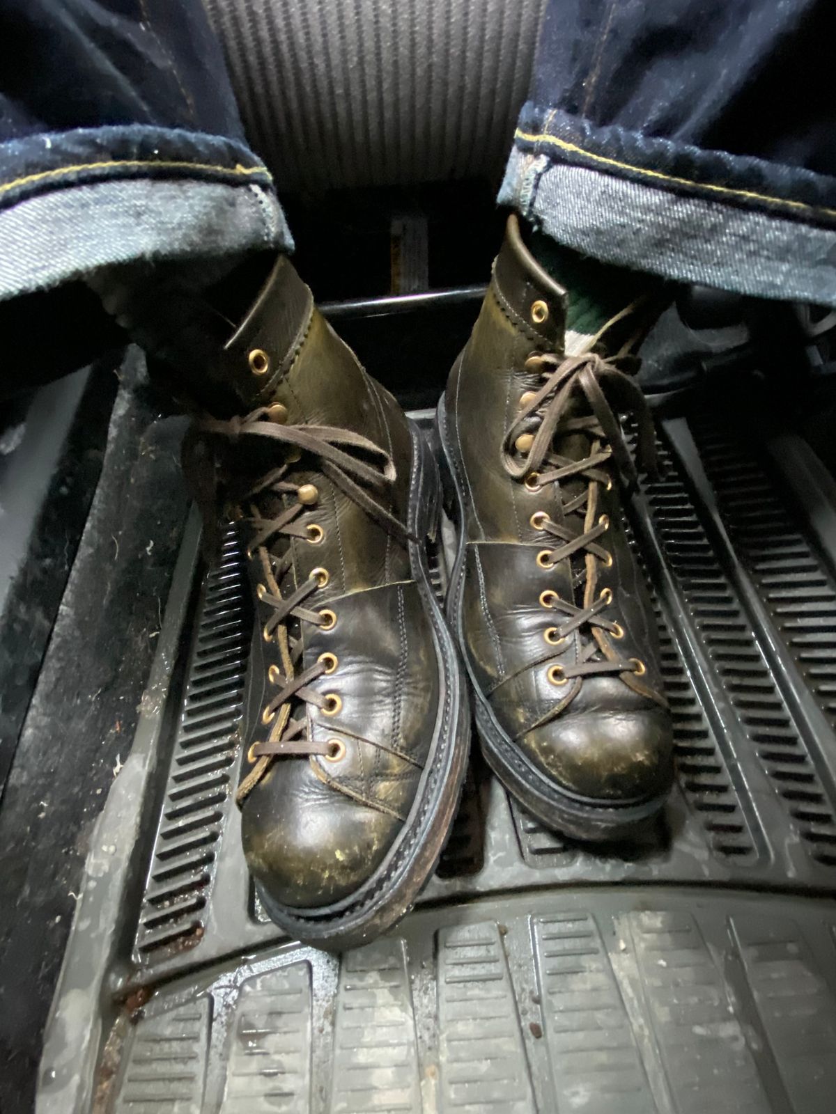 Photo by xavierwt on December 23, 2022 of the Sagara Cordmaster in Badalassi Carlo Oliva Minerva Overdyed Black.
