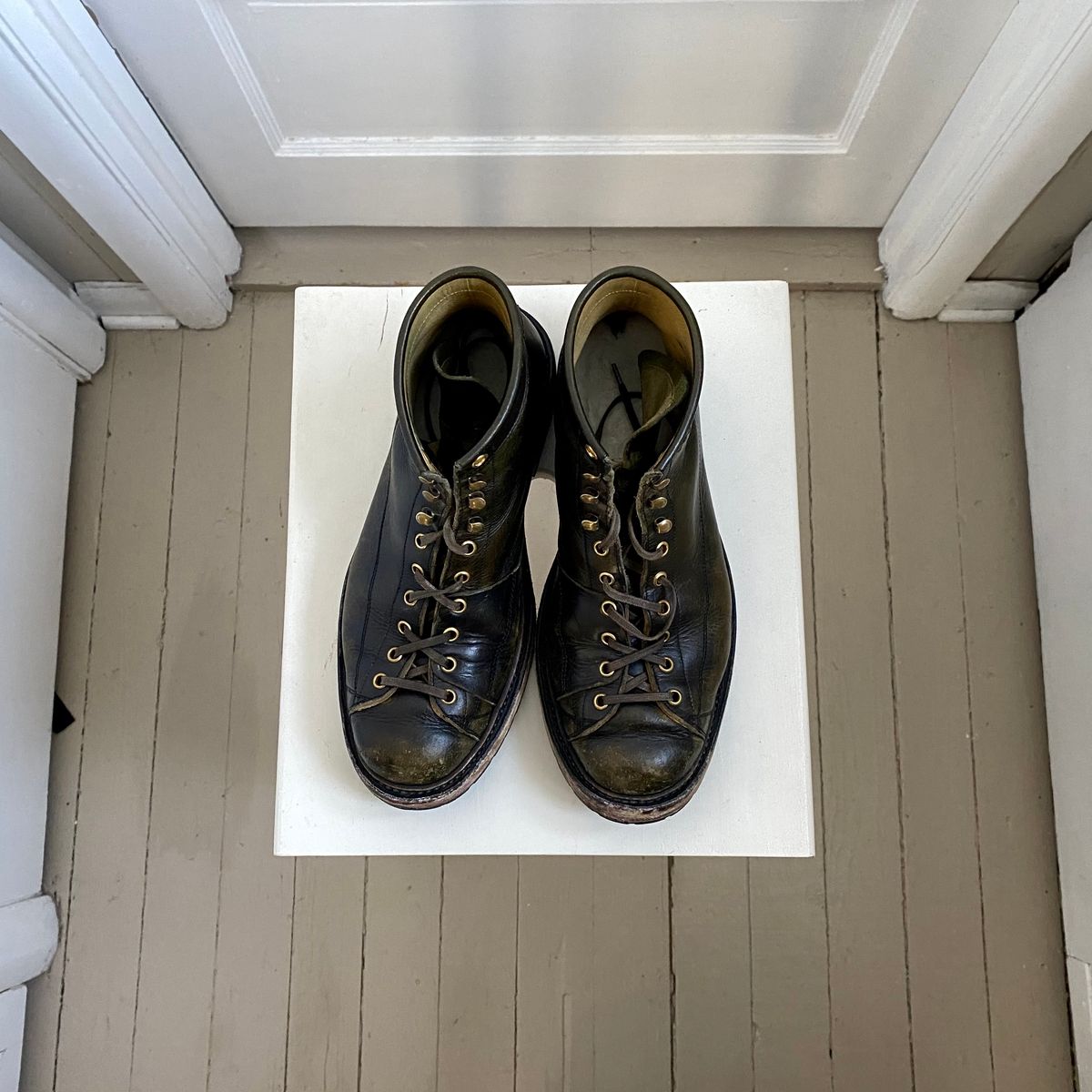 Photo by xavierwt on February 4, 2023 of the Sagara Cordmaster in Badalassi Carlo Oliva Minerva Overdyed Black.