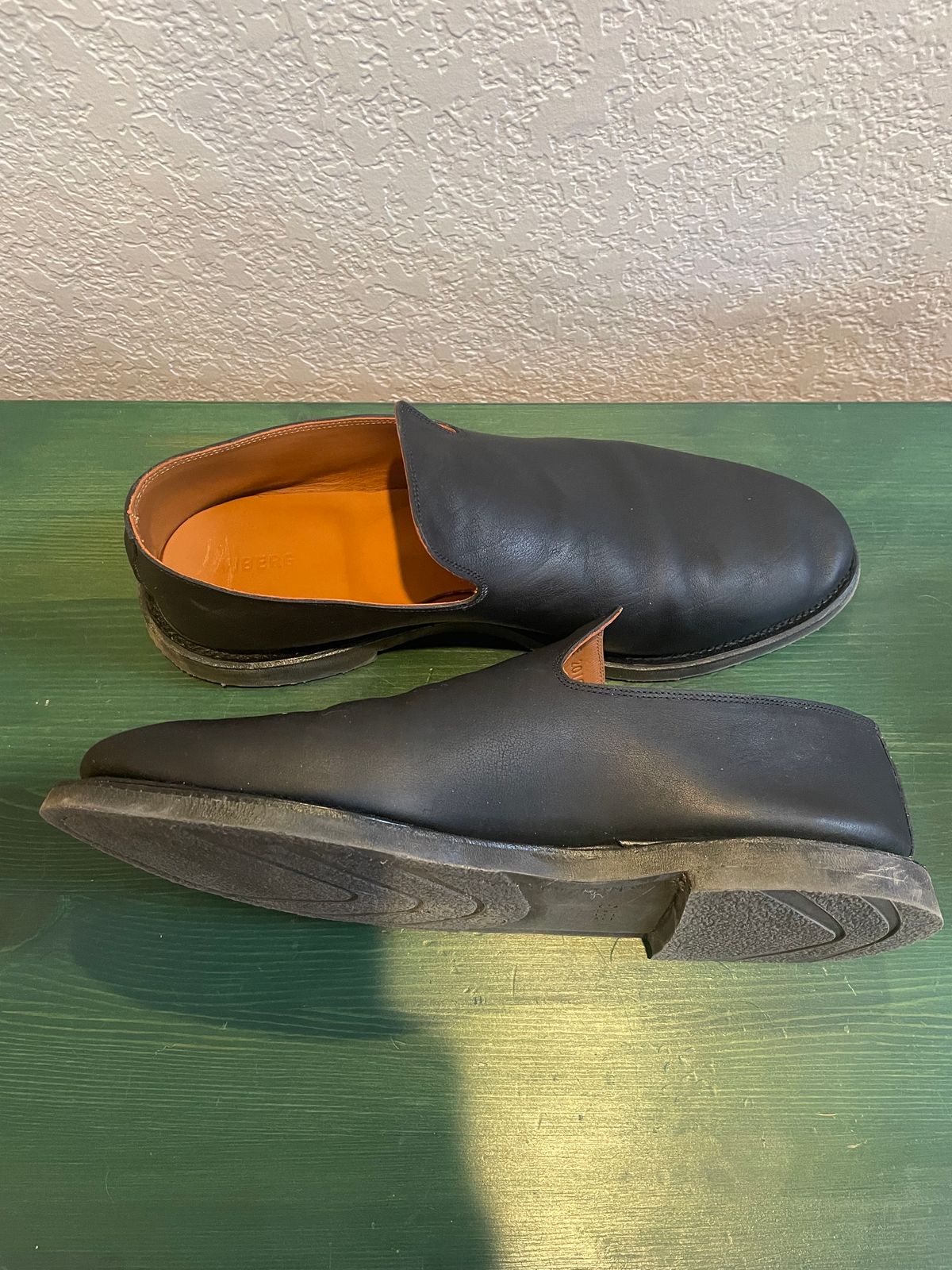 Photo by toomanyboots on February 3, 2024 of the Viberg Slipper in Maryam Nero Washed Kangaroo.