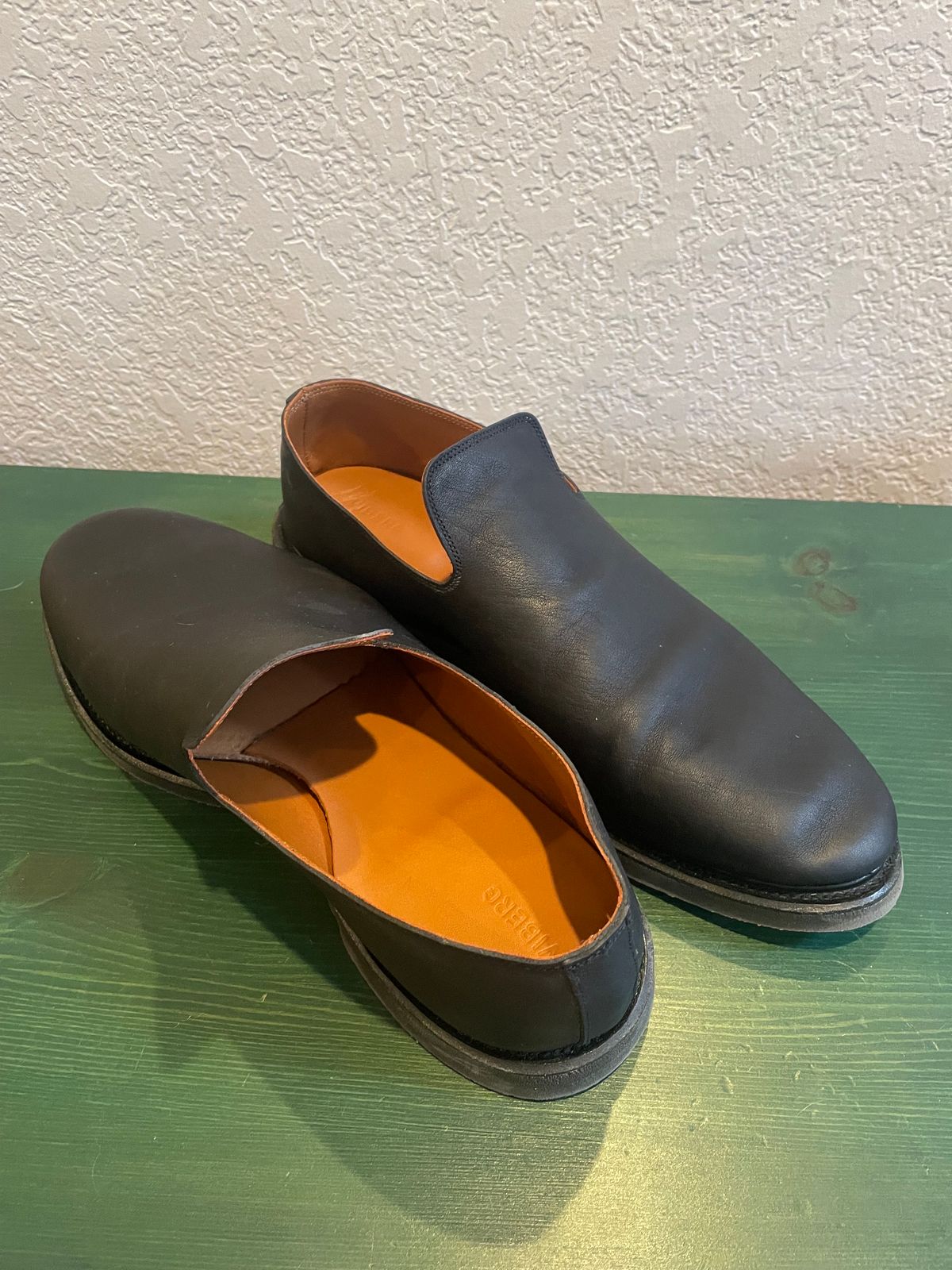 Photo by toomanyboots on February 3, 2024 of the Viberg Slipper in Maryam Nero Washed Kangaroo.