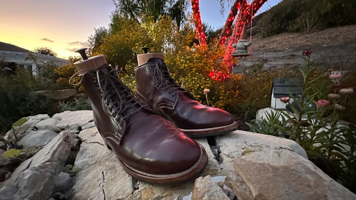 Photo by johnfmac on December 6, 2022 of the Viberg Service Boot in Horween Color 4 Shell Cordovan.