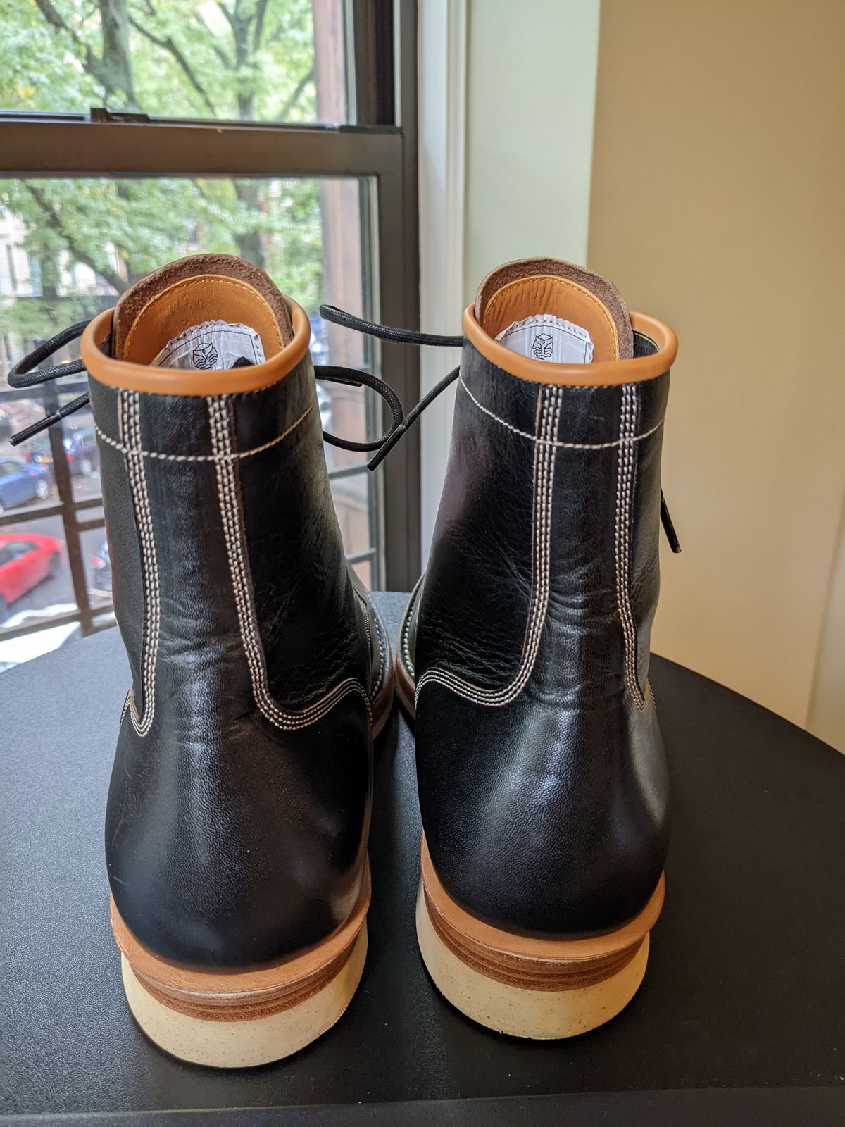 Photo by RaisingTheBar on October 1, 2022 of the Monroe 19927 in Shinki Black Oiled Horsebutt.