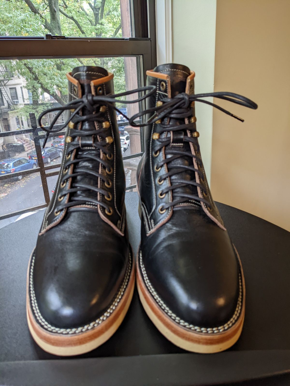 Photo by RaisingTheBar on October 1, 2022 of the Monroe 19927 in Shinki Black Oiled Horsebutt.