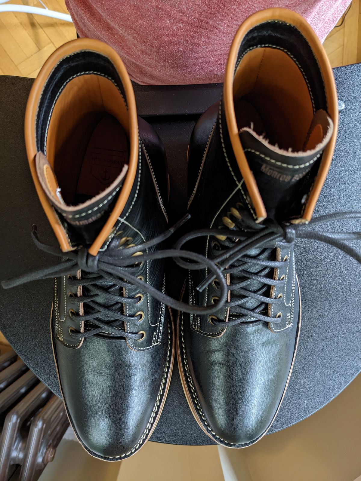 Photo by RaisingTheBar on October 1, 2022 of the Monroe 19927 in Shinki Black Oiled Horsebutt.
