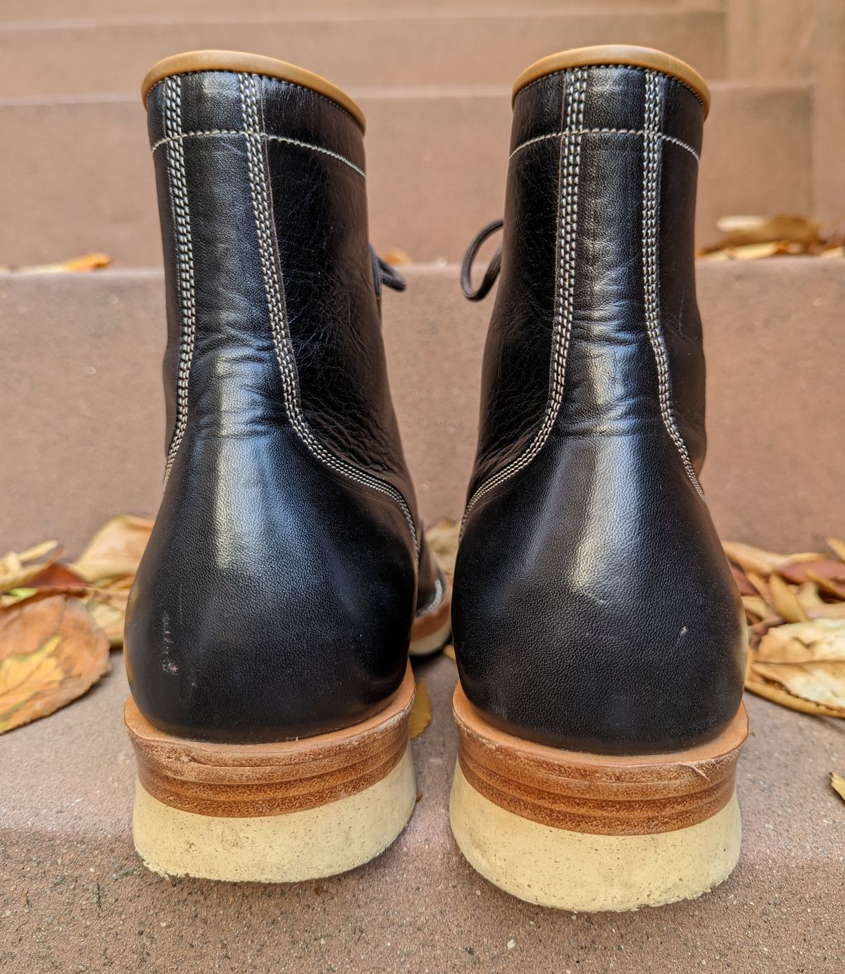 Photo by RaisingTheBar on November 5, 2022 of the Monroe 19927 in Shinki Black Oiled Horsebutt.