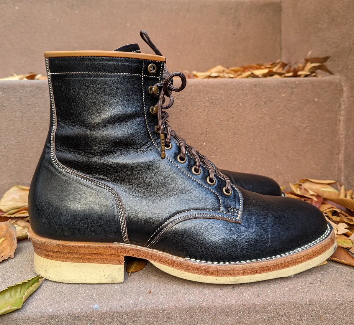 Photo by RaisingTheBar on November 5, 2022 of the Monroe 19927 in Shinki Black Oiled Horsebutt.