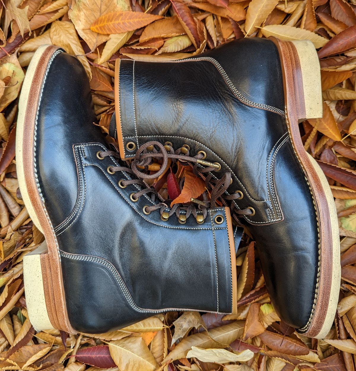 Photo by RaisingTheBar on November 5, 2022 of the Monroe 19927 in Shinki Black Oiled Horsebutt.