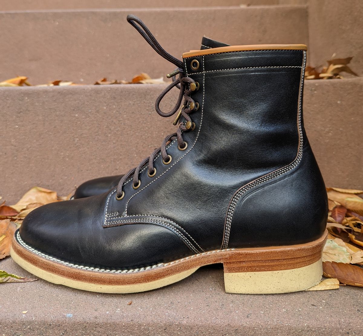 Photo by RaisingTheBar on November 5, 2022 of the Monroe 19927 in Shinki Black Oiled Horsebutt.