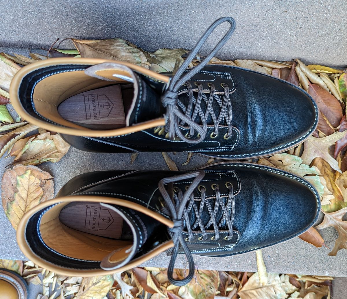 Photo by RaisingTheBar on November 5, 2022 of the Monroe 19927 in Shinki Black Oiled Horsebutt.