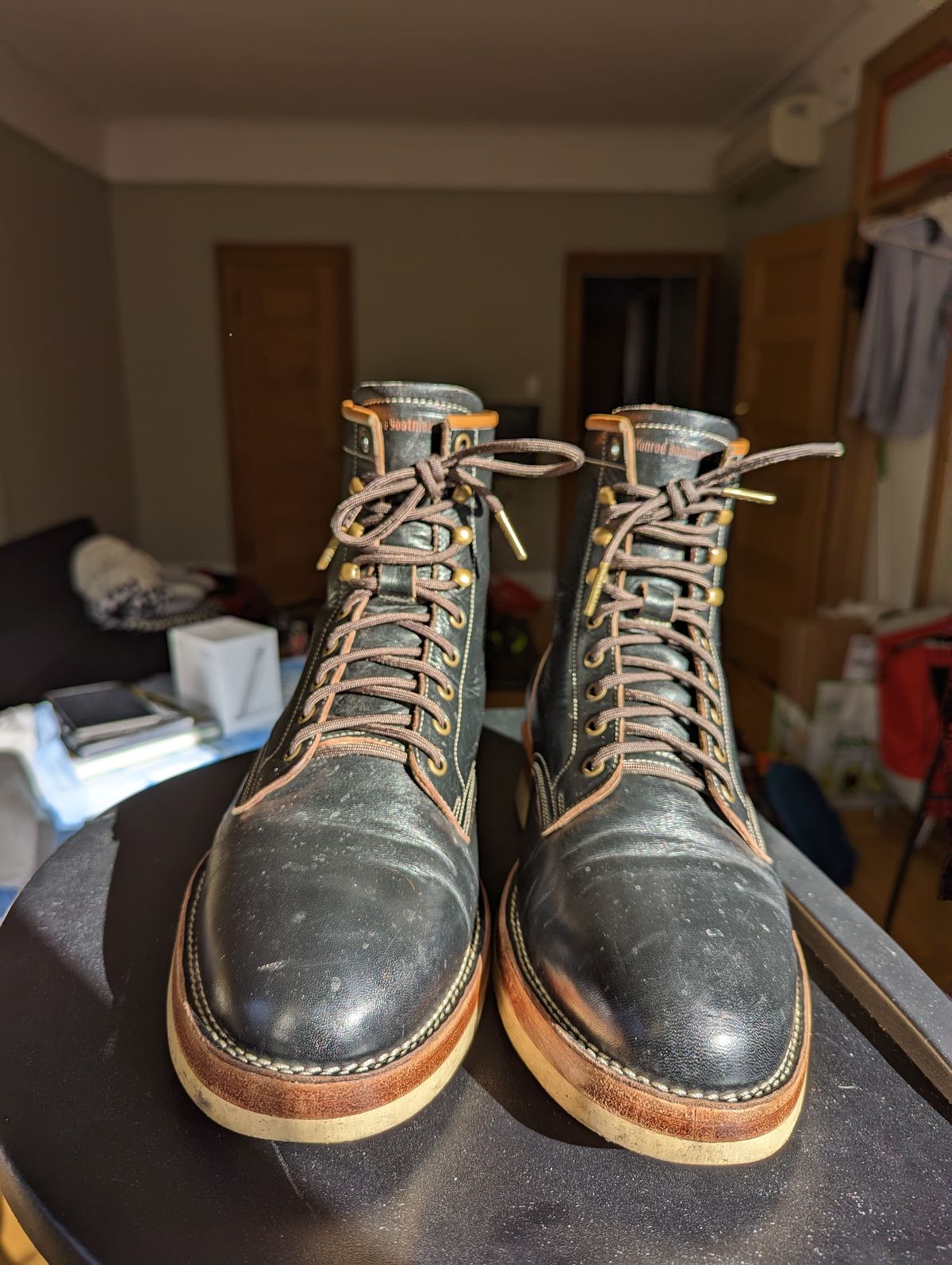 Photo by RaisingTheBar on December 5, 2022 of the Monroe 19927 in Shinki Black Oiled Horsebutt.