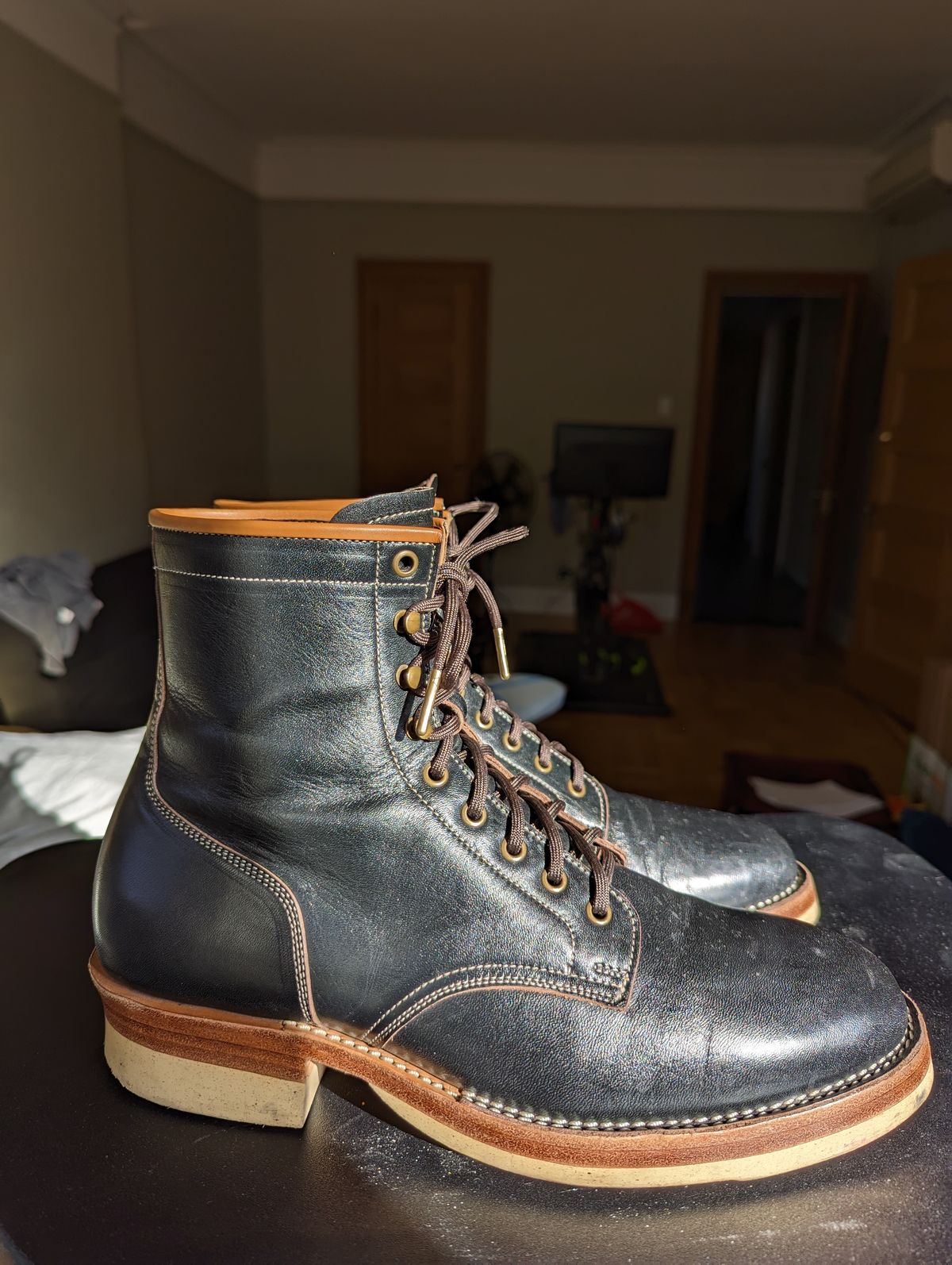 Photo by RaisingTheBar on December 5, 2022 of the Monroe 19927 in Shinki Black Oiled Horsebutt.