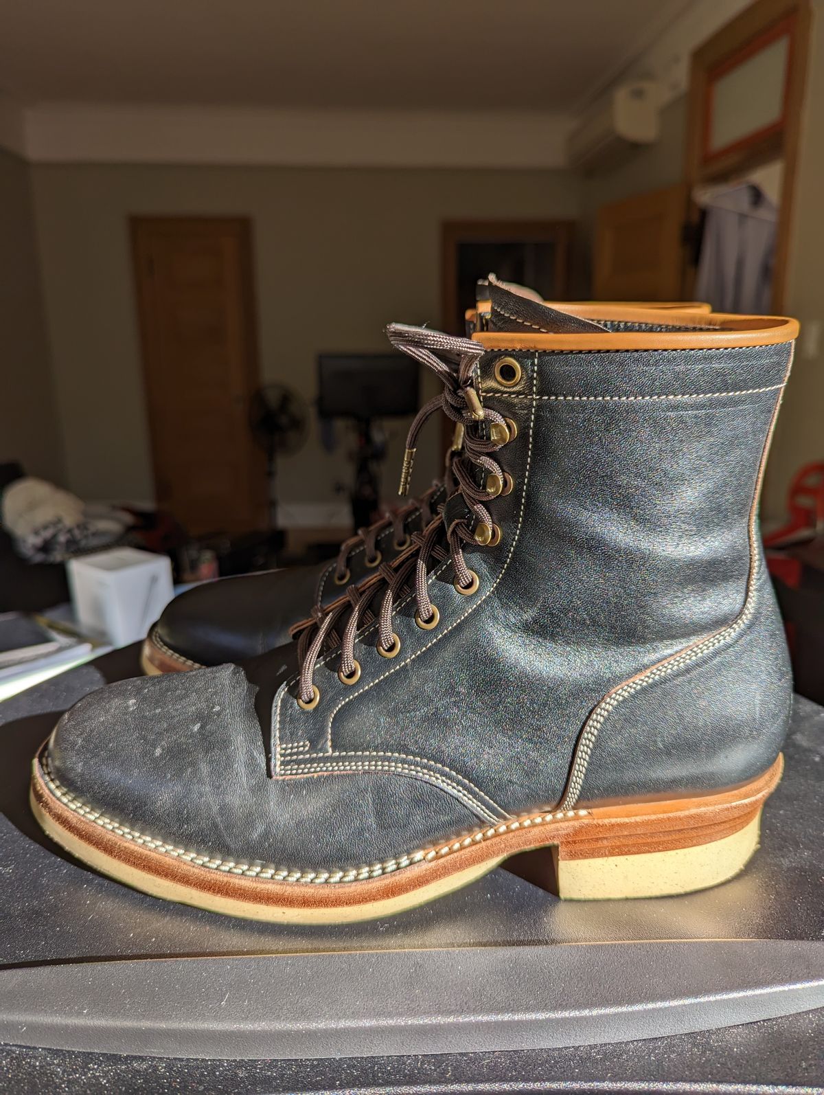 Photo by RaisingTheBar on December 5, 2022 of the Monroe 19927 in Shinki Black Oiled Horsebutt.