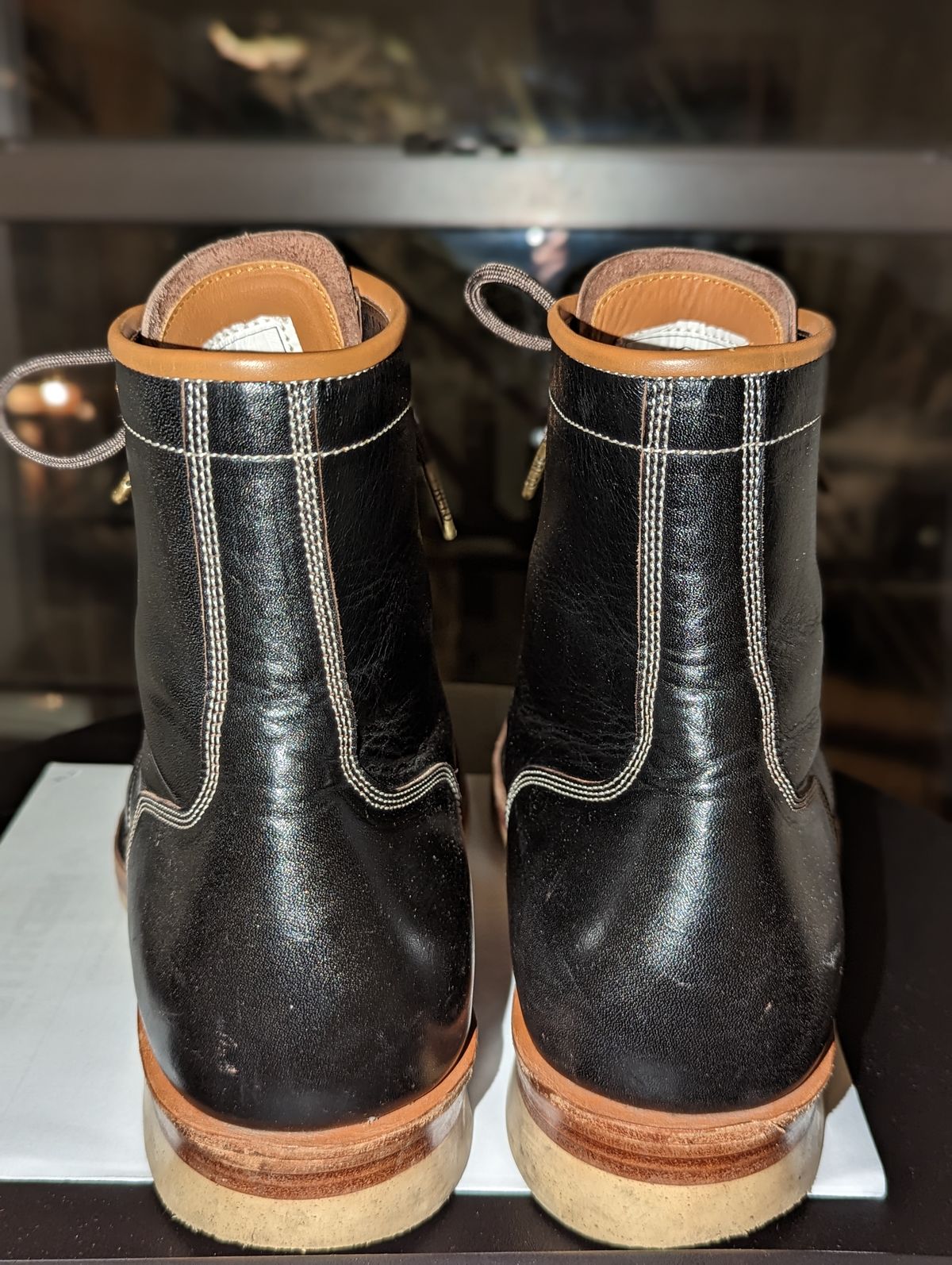 Photo by RaisingTheBar on January 6, 2023 of the Monroe 19927 in Shinki Black Oiled Horsebutt.