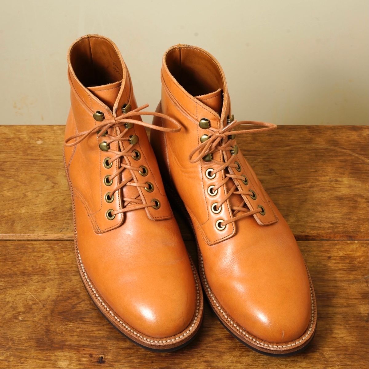 Photo by putzinboots on October 28, 2023 of the Grant Stone Diesel Boot in Horween Tan Essex.