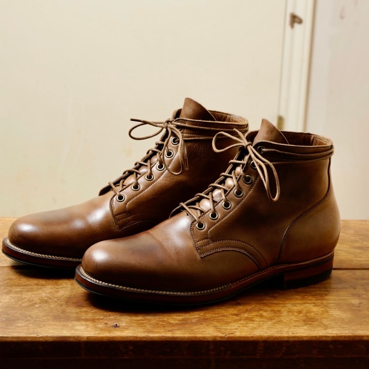 Photo by putzinboots on October 1, 2023 of the Viberg Service Boot in Horween Natural Chromexcel.