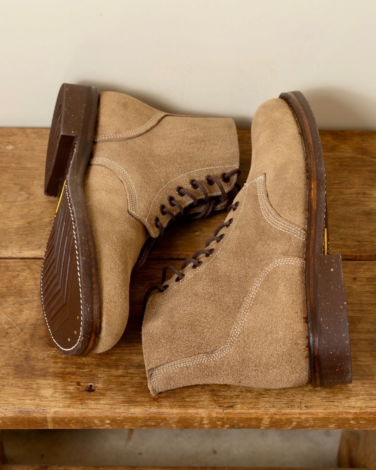 Photo by putzinboots on October 1, 2023 of the Oak Street Bootmakers Field Boot in Horween Marine Field Roughout.