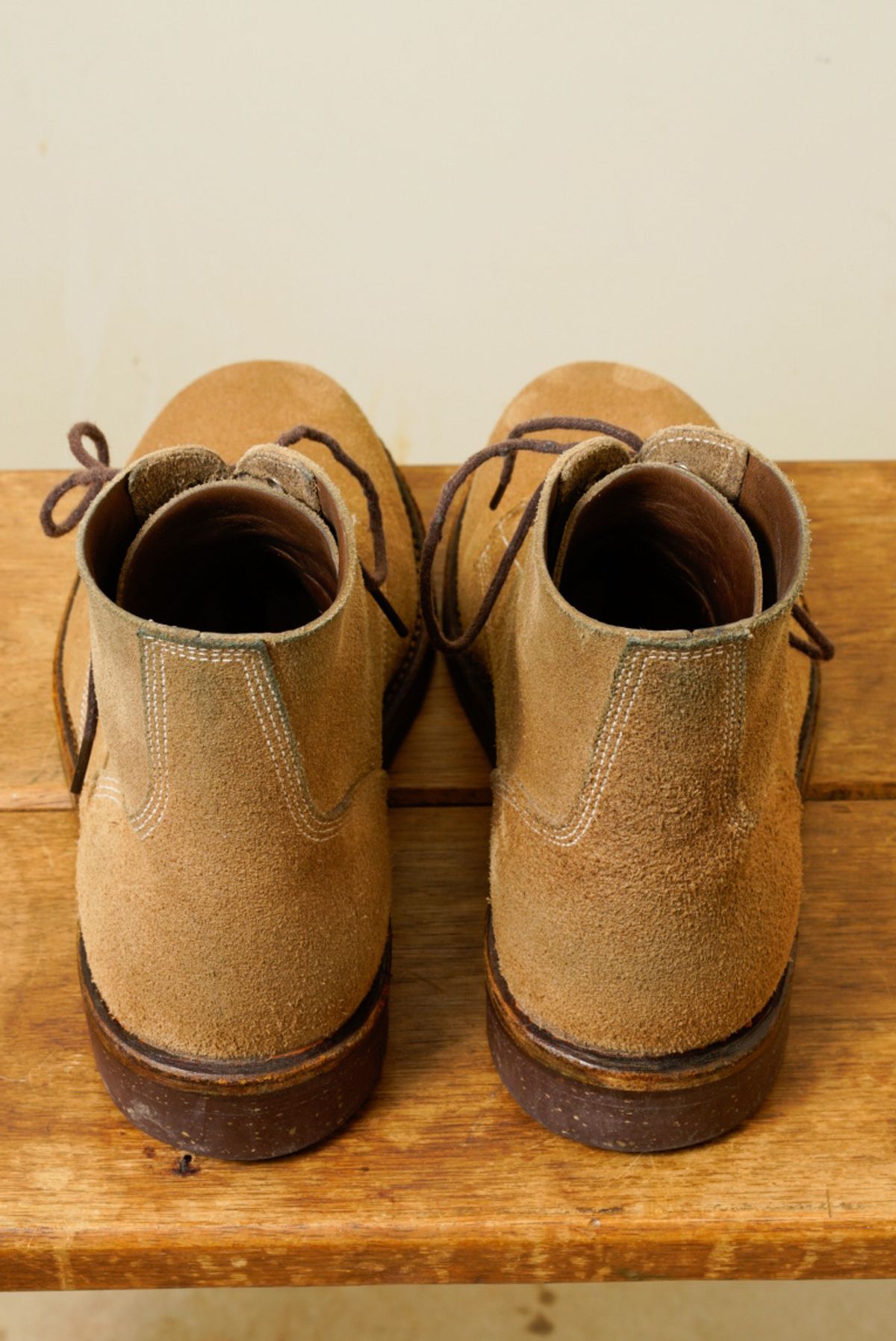 Photo by putzinboots on November 2, 2023 of the Oak Street Bootmakers Field Boot in Horween Marine Field Roughout.