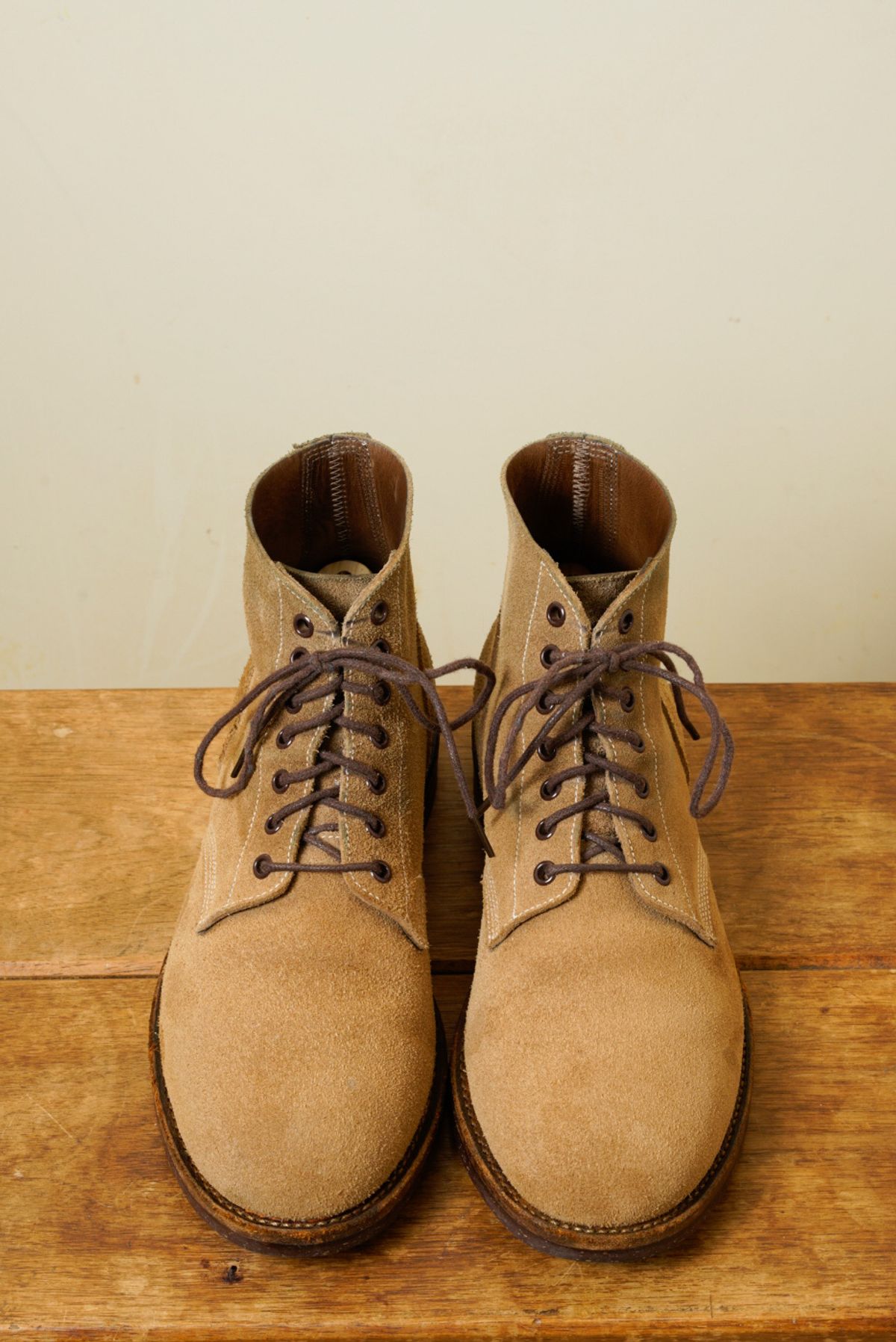 Photo by putzinboots on November 2, 2023 of the Oak Street Bootmakers Field Boot in Horween Marine Field Roughout.
