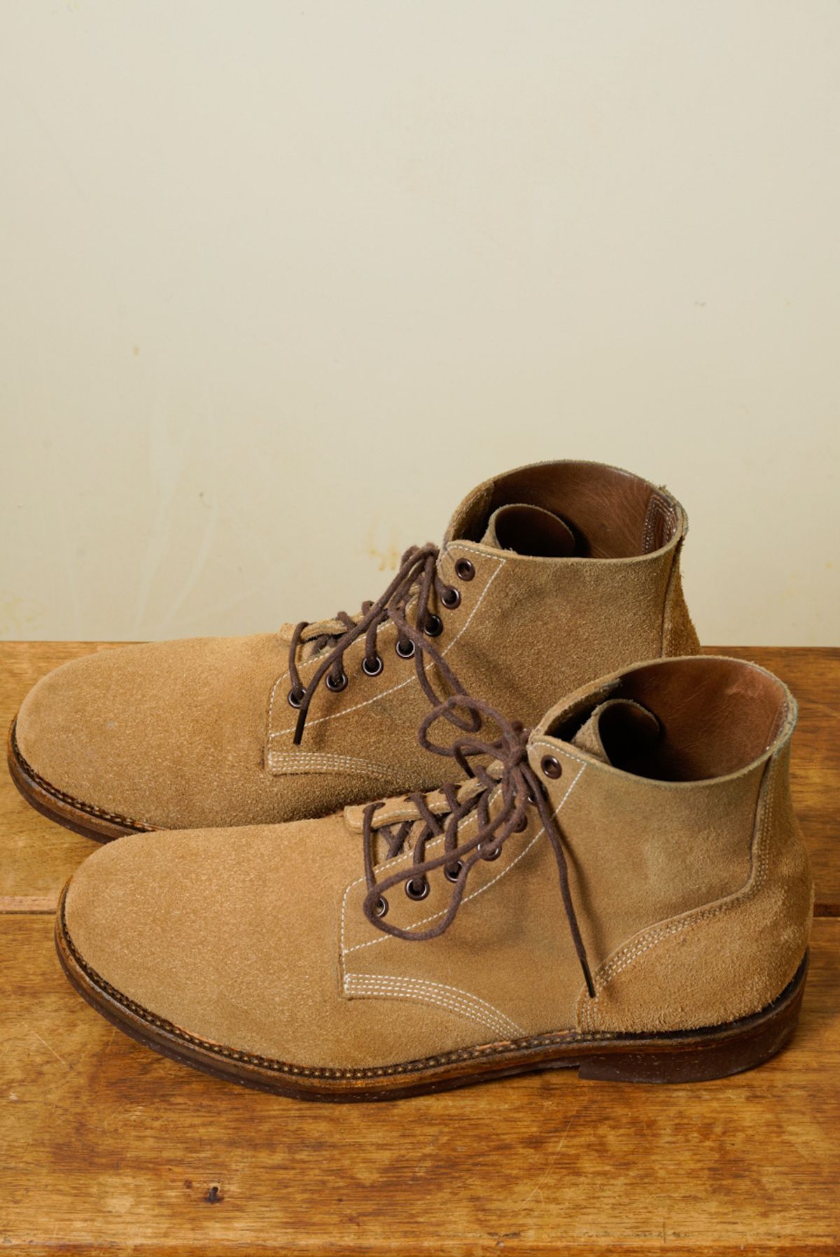 Photo by putzinboots on November 2, 2023 of the Oak Street Bootmakers Field Boot in Horween Marine Field Roughout.