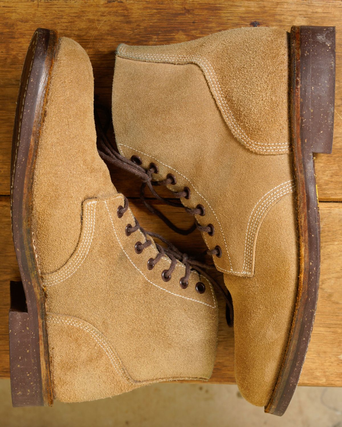 Photo by putzinboots on November 2, 2023 of the Oak Street Bootmakers Field Boot in Horween Marine Field Roughout.