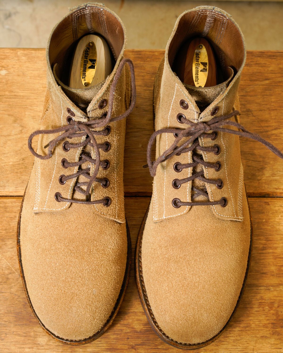 Photo by putzinboots on November 2, 2023 of the Oak Street Bootmakers Field Boot in Horween Marine Field Roughout.