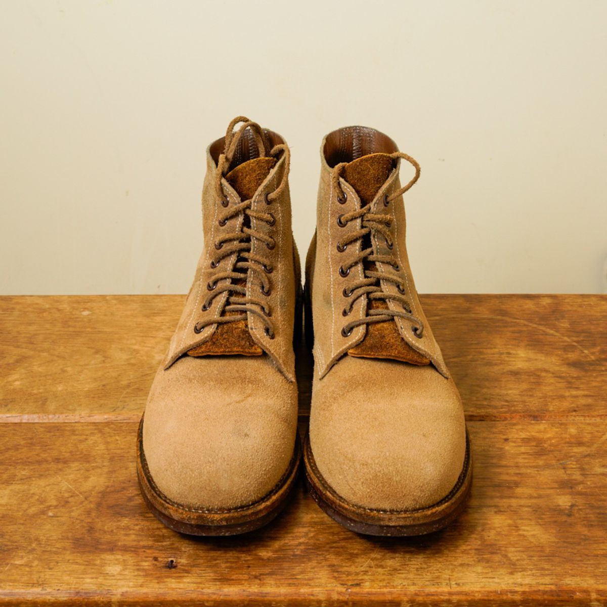 Photo by putzinboots on December 2, 2023 of the Oak Street Bootmakers Field Boot in Horween Marine Field Roughout.