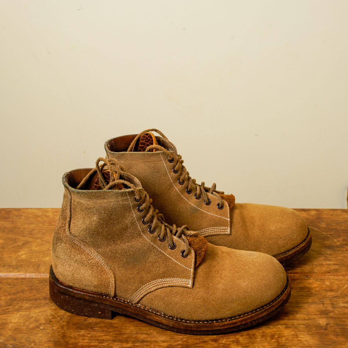 Photo by putzinboots on December 2, 2023 of the Oak Street Bootmakers Field Boot in Horween Marine Field Roughout.