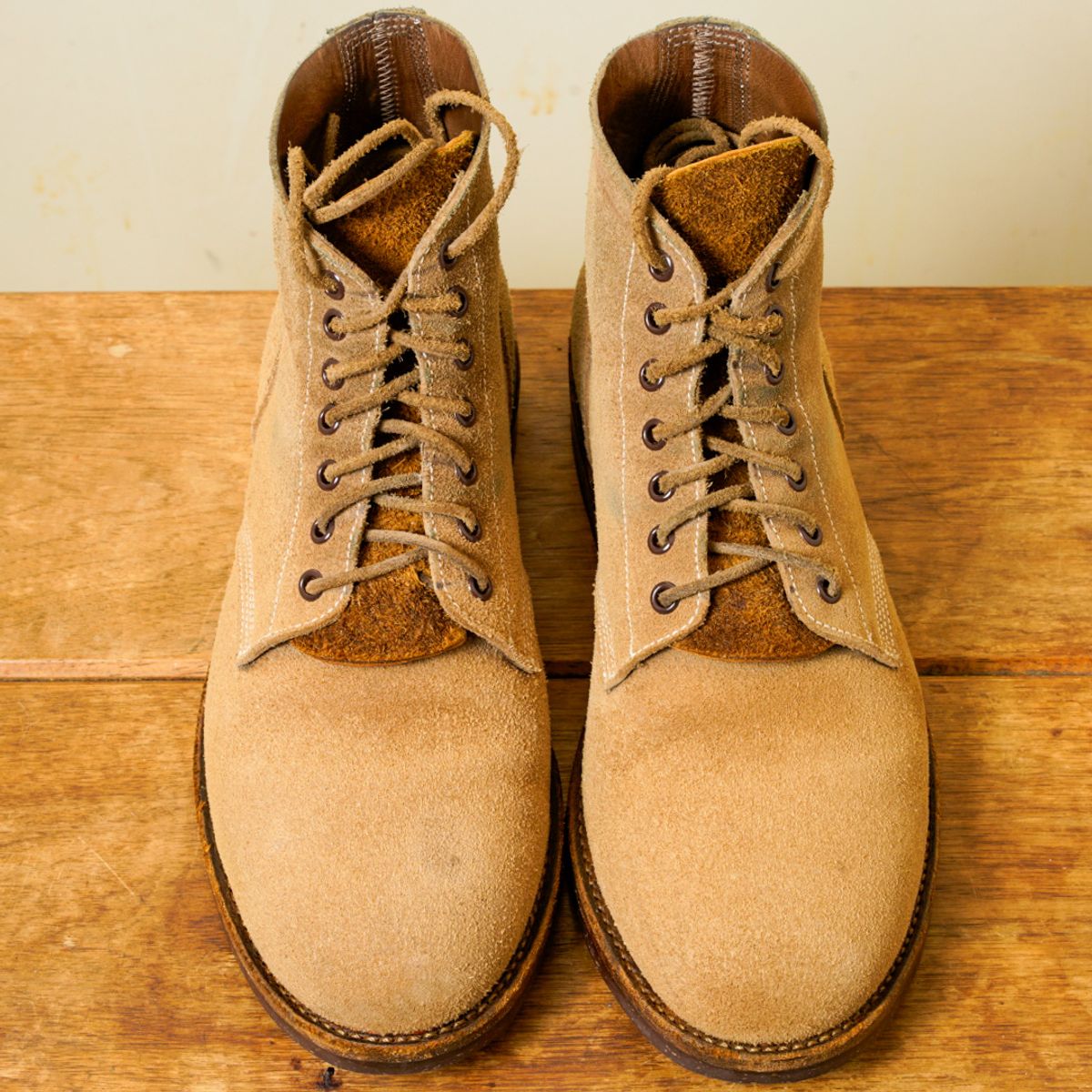 Photo by putzinboots on December 2, 2023 of the Oak Street Bootmakers Field Boot in Horween Marine Field Roughout.