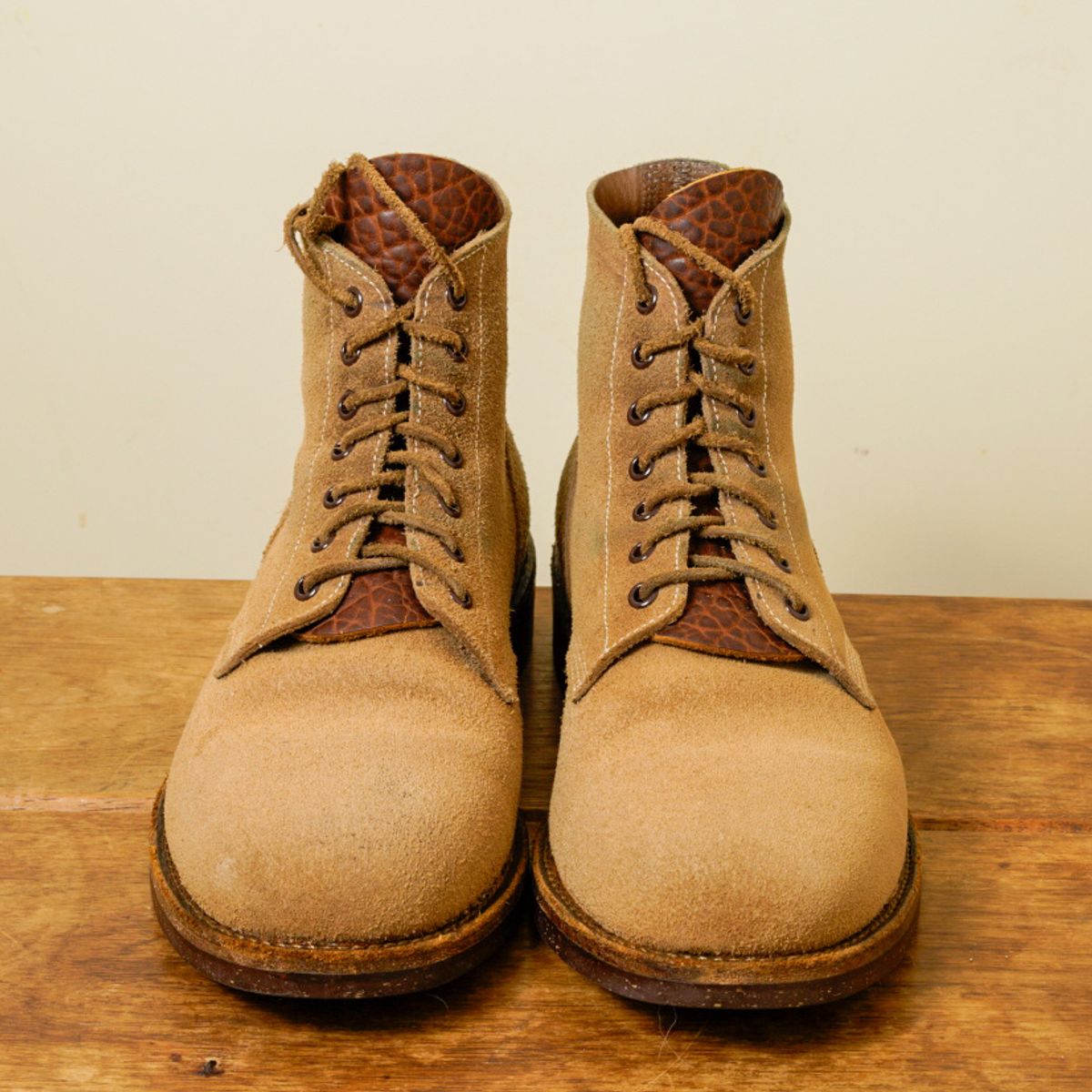 Photo by putzinboots on January 1, 2024 of the Oak Street Bootmakers Field Boot in Horween Marine Field Roughout.