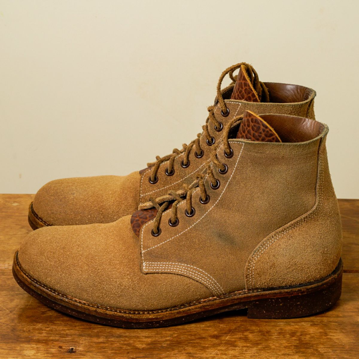 Photo by putzinboots on January 1, 2024 of the Oak Street Bootmakers Field Boot in Horween Marine Field Roughout.