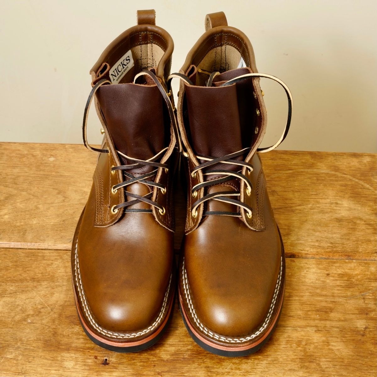 Photo by putzinboots on December 5, 2023 of the Nicks x Parkhurst V1 in Horween British Tan Chromexcel.