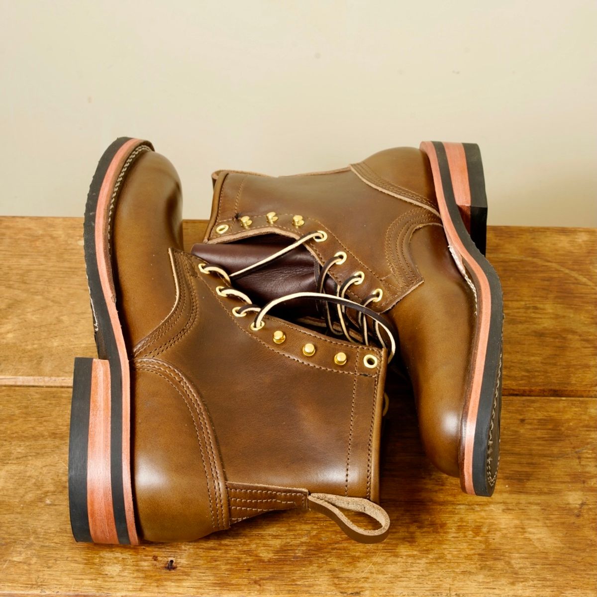 Photo by putzinboots on December 5, 2023 of the Nicks x Parkhurst V1 in Horween British Tan Chromexcel.