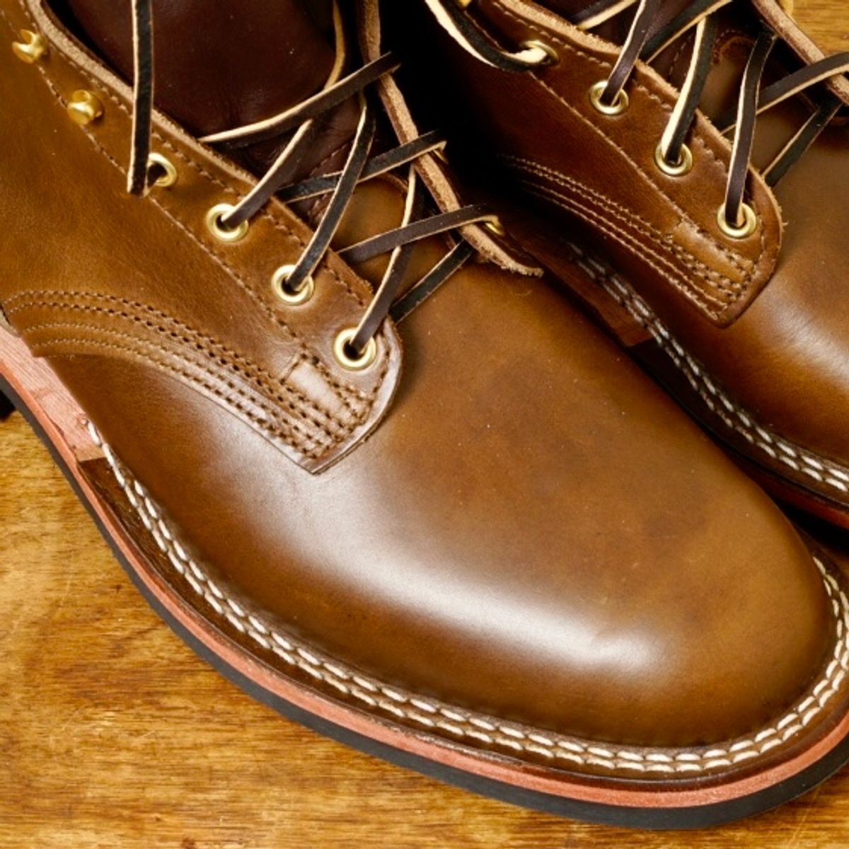 Photo by putzinboots on December 5, 2023 of the Nicks x Parkhurst V1 in Horween British Tan Chromexcel.