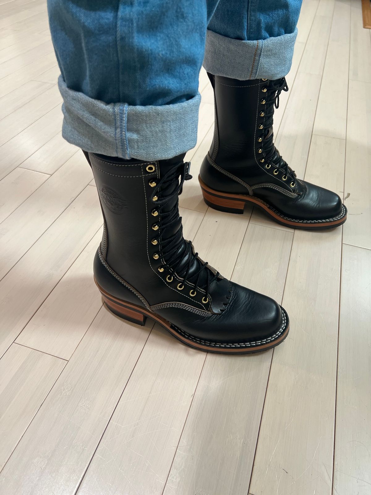 Photo by wcurry_1 on January 29, 2025 of the Frank's Boots Wilson in Horween Black Chromexcel.