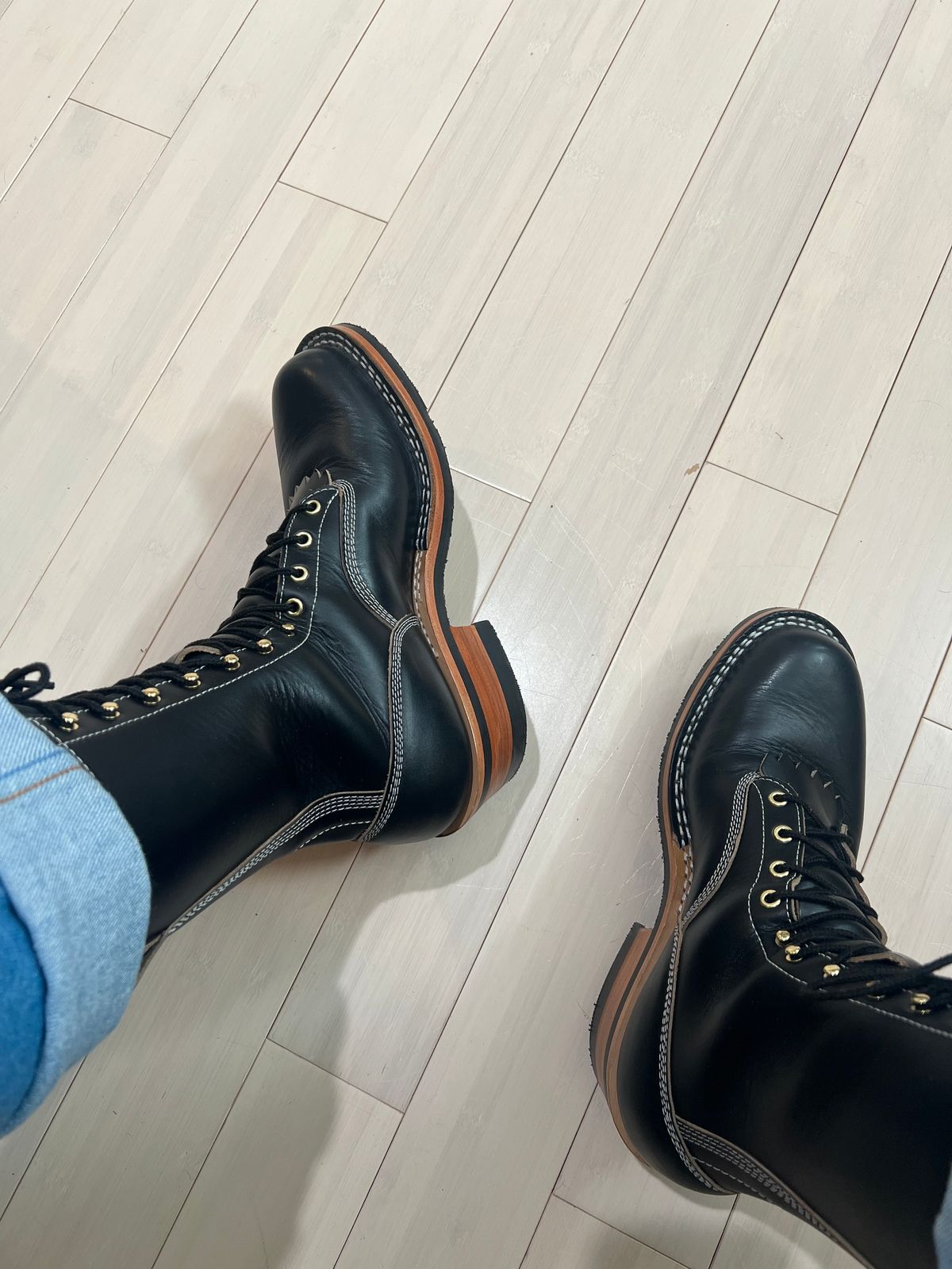 Photo by wcurry_1 on January 29, 2025 of the Frank's Boots Wilson in Horween Black Chromexcel.