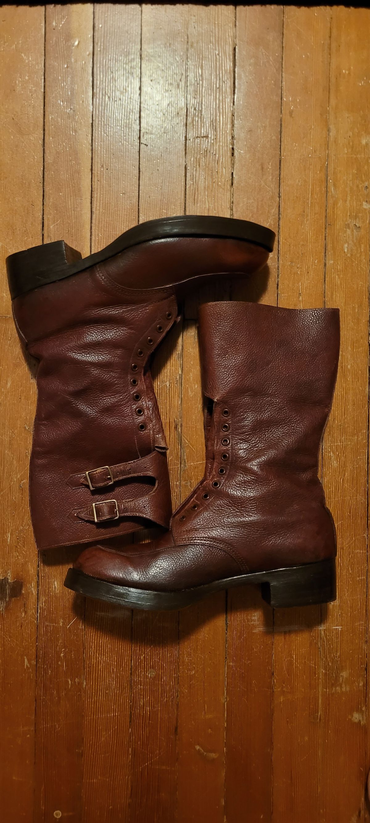 Photo by Argyle89 on October 1, 2023 of the Moccasin Makers Northampton 1945 in Unknown Leather.