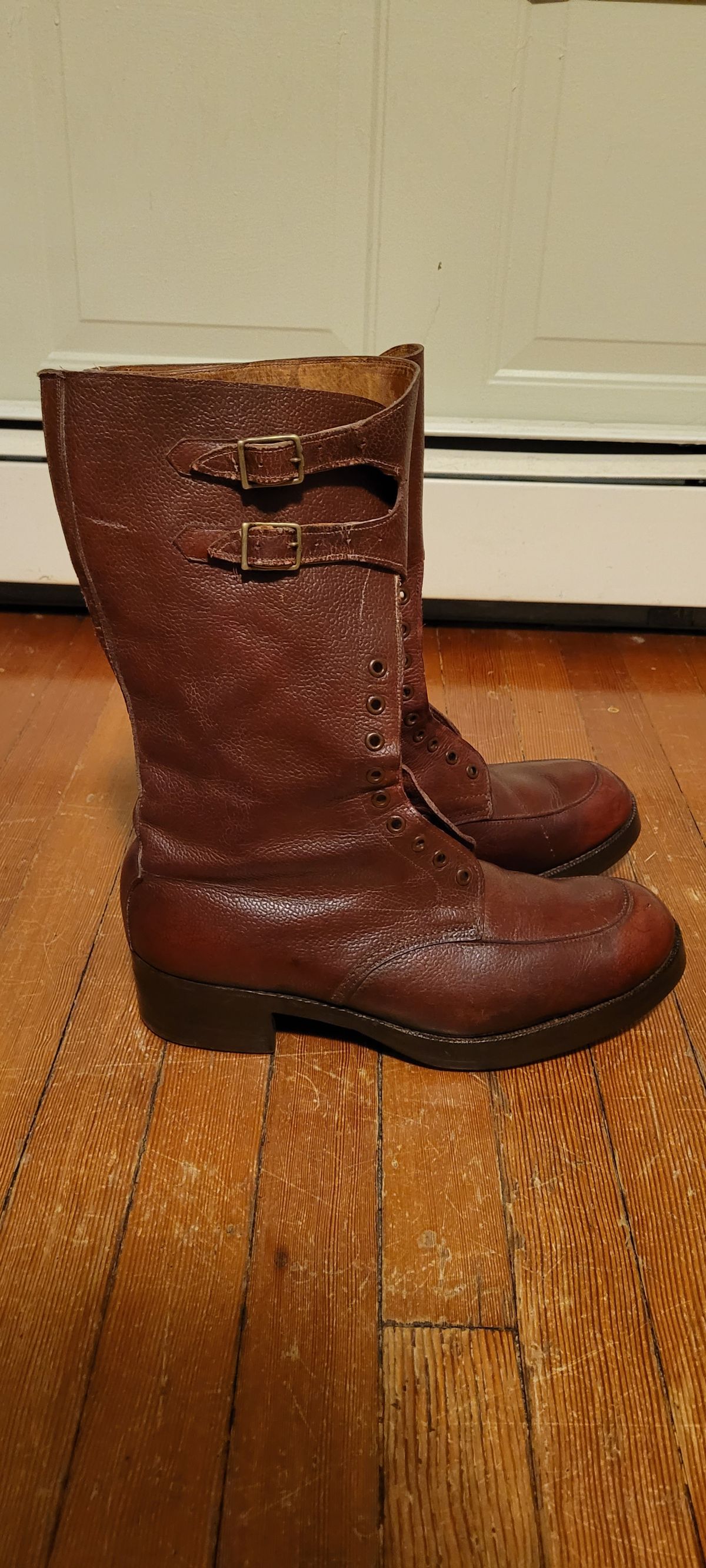Photo by Argyle89 on October 1, 2023 of the Moccasin Makers Northampton 1945 in Unknown Leather.