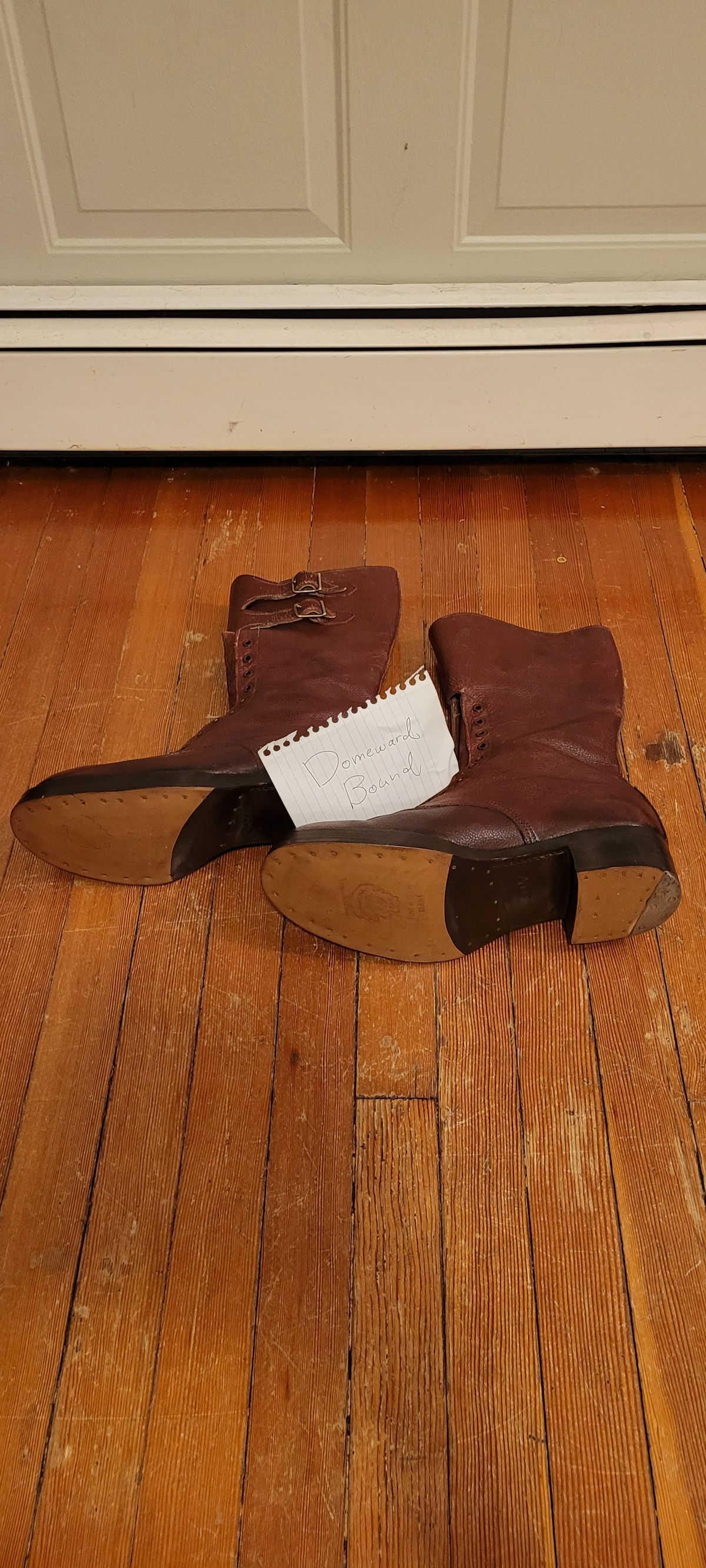 Photo by Argyle89 on October 1, 2023 of the Moccasin Makers Northampton 1945 in Unknown Leather.