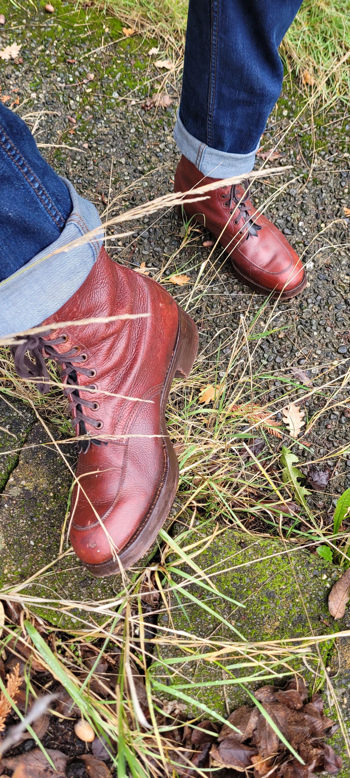 Photo by Argyle89 on November 3, 2023 of the Moccasin Makers Northampton 1945 in Unknown Leather.