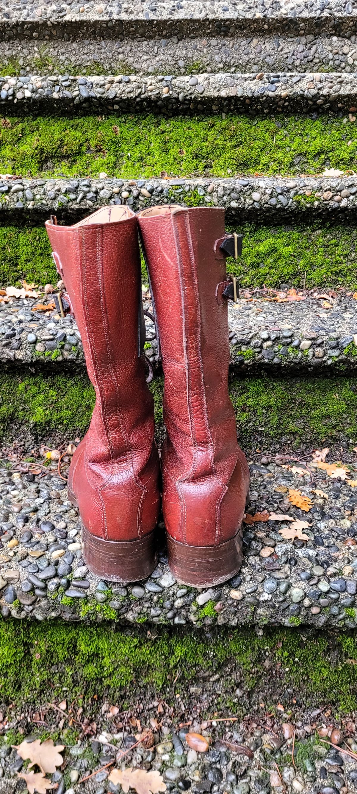 Photo by Argyle89 on November 3, 2023 of the Moccasin Makers Northampton 1945 in Unknown Leather.