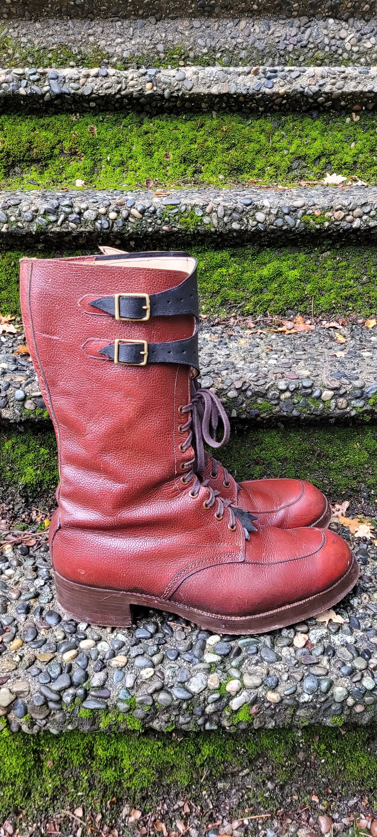 Photo by Argyle89 on November 3, 2023 of the Moccasin Makers Northampton 1945 in Unknown Leather.