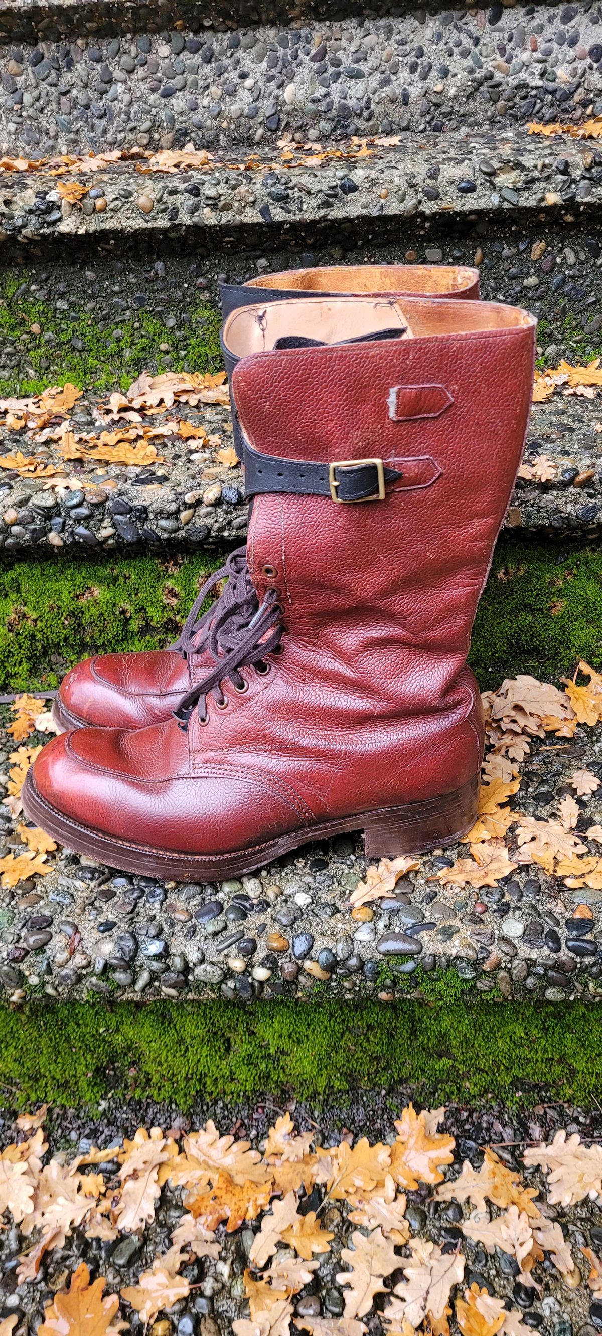 Photo by Argyle89 on December 4, 2023 of the Moccasin Makers Northampton 1945 in Unknown Leather.