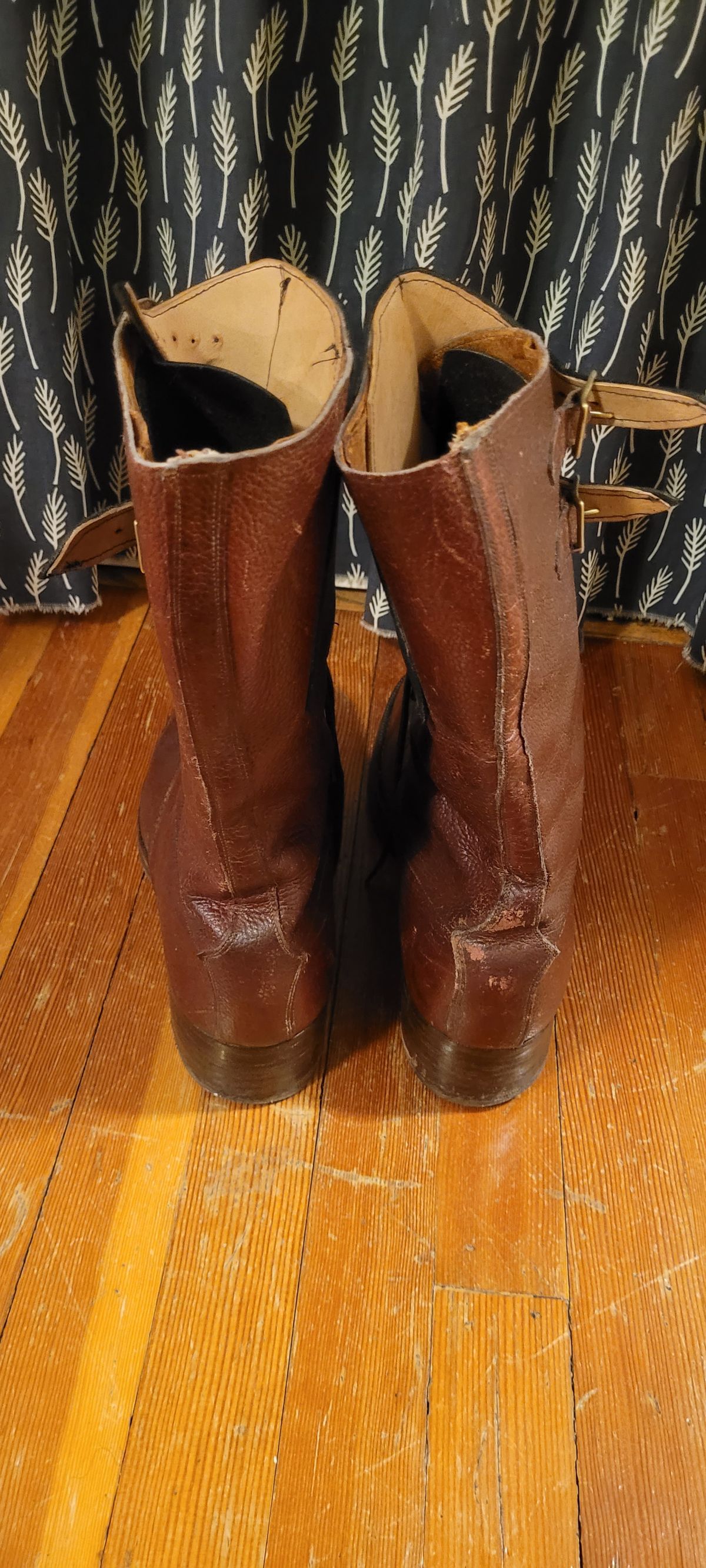 Photo by Argyle89 on January 6, 2024 of the Moccasin Makers Northampton 1945 in Unknown Leather.