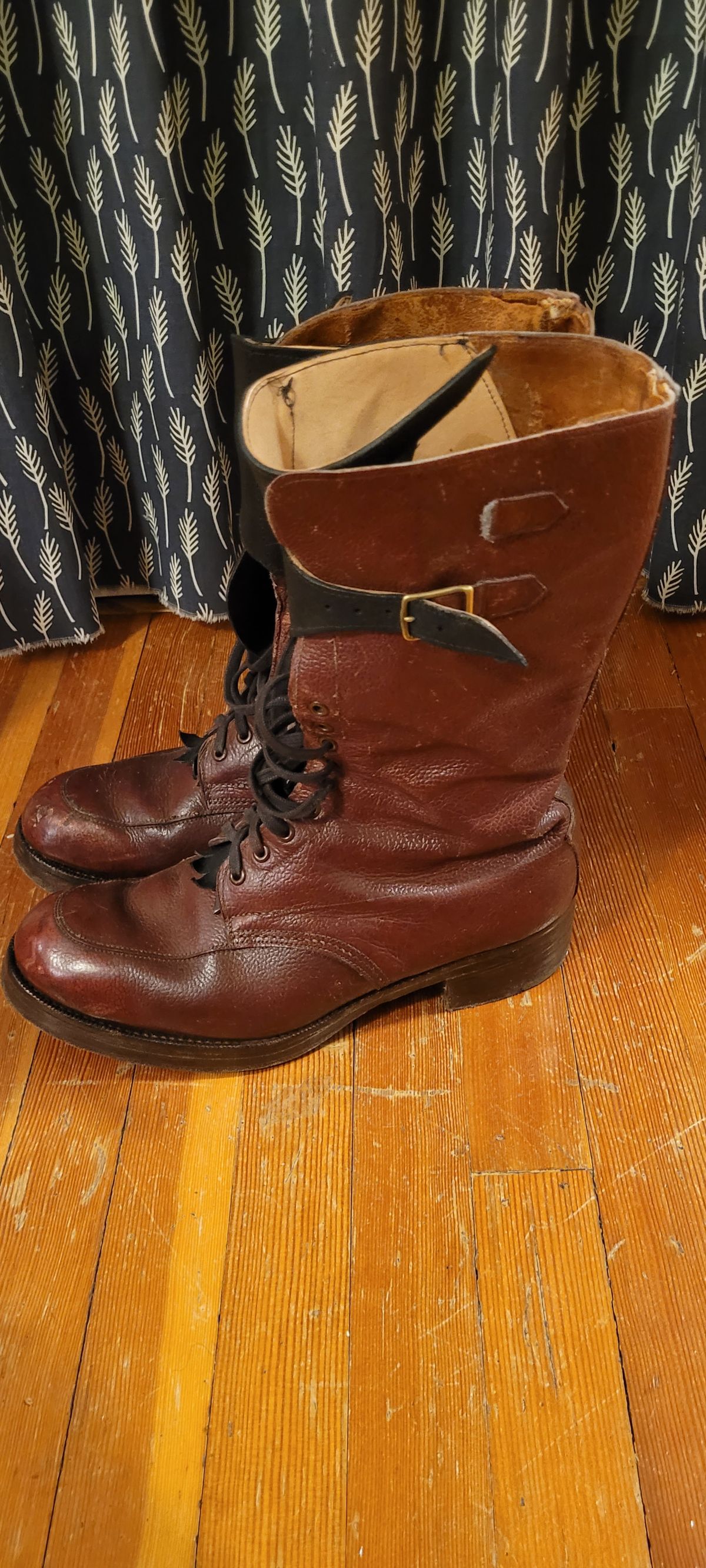 Photo by Argyle89 on January 6, 2024 of the Moccasin Makers Northampton 1945 in Unknown Leather.