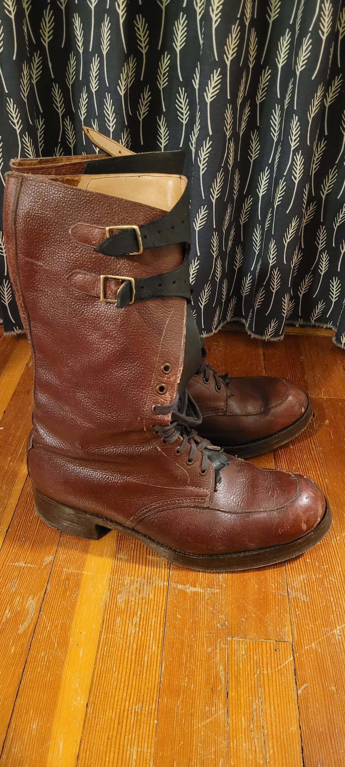 Photo by Argyle89 on January 6, 2024 of the Moccasin Makers Northampton 1945 in Unknown Leather.